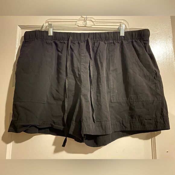 Black Drawing Relaxed Fit Shorts - Picture 3 of 11